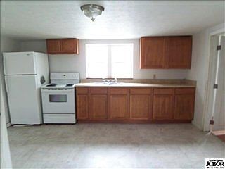 3rd image of 333 Highlawn Ave