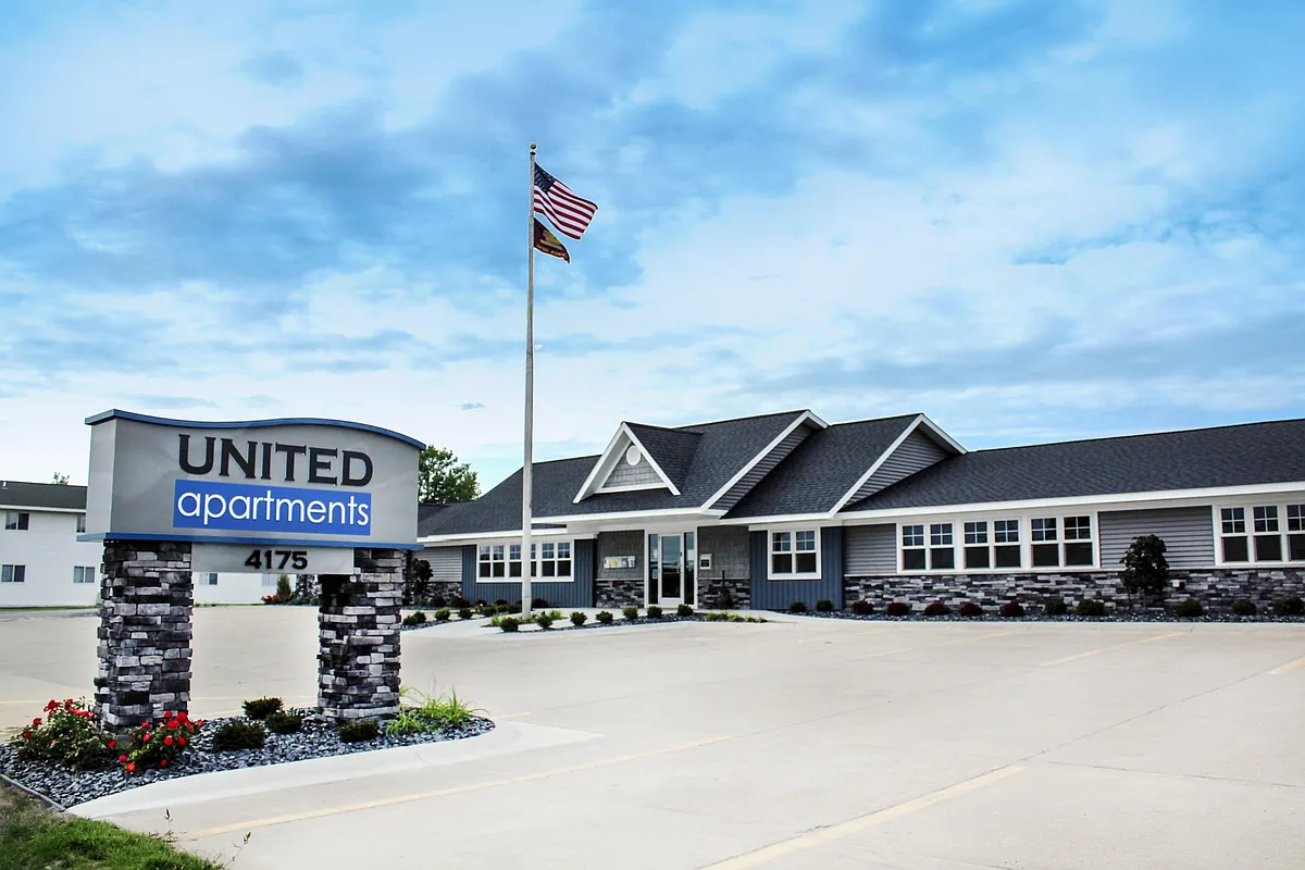 Building Photo - 4175 E Blue Grass Rd