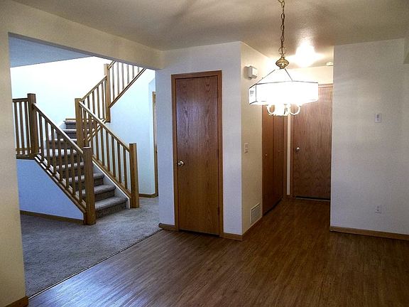 3rd image of 918 Richmond Dr Unit 3