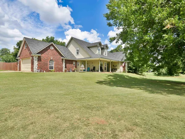 305 N Walnut St, Marlow, OK 73055