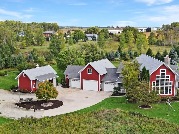 W8535 School Rd, Hortonville, WI 54944