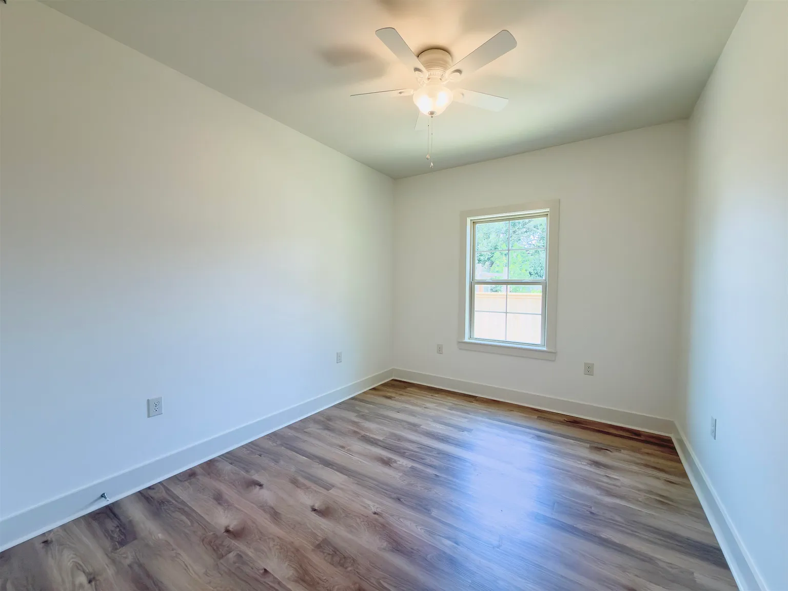 3 bed, 1354 sqft, $1,800 — Photo 4