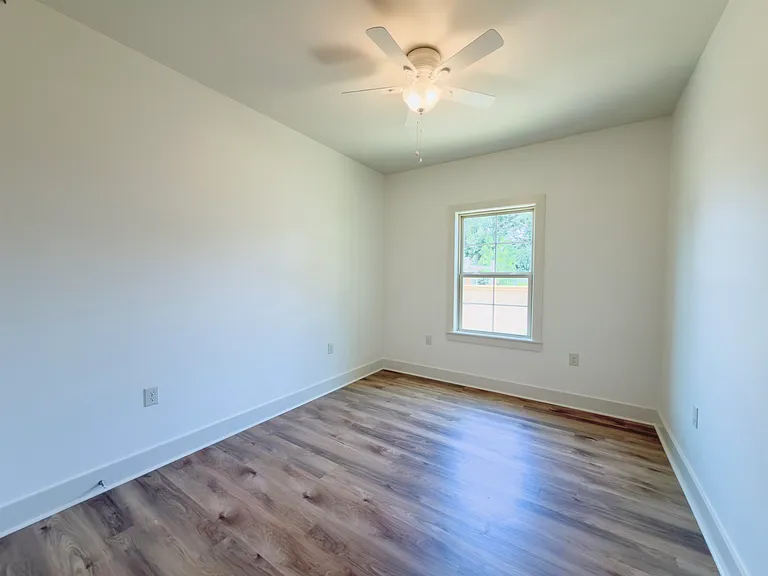 410 B Camellia Dr — Photo 4