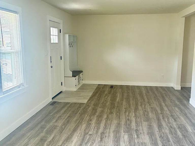 5909 Adelia Dr — Photo 9