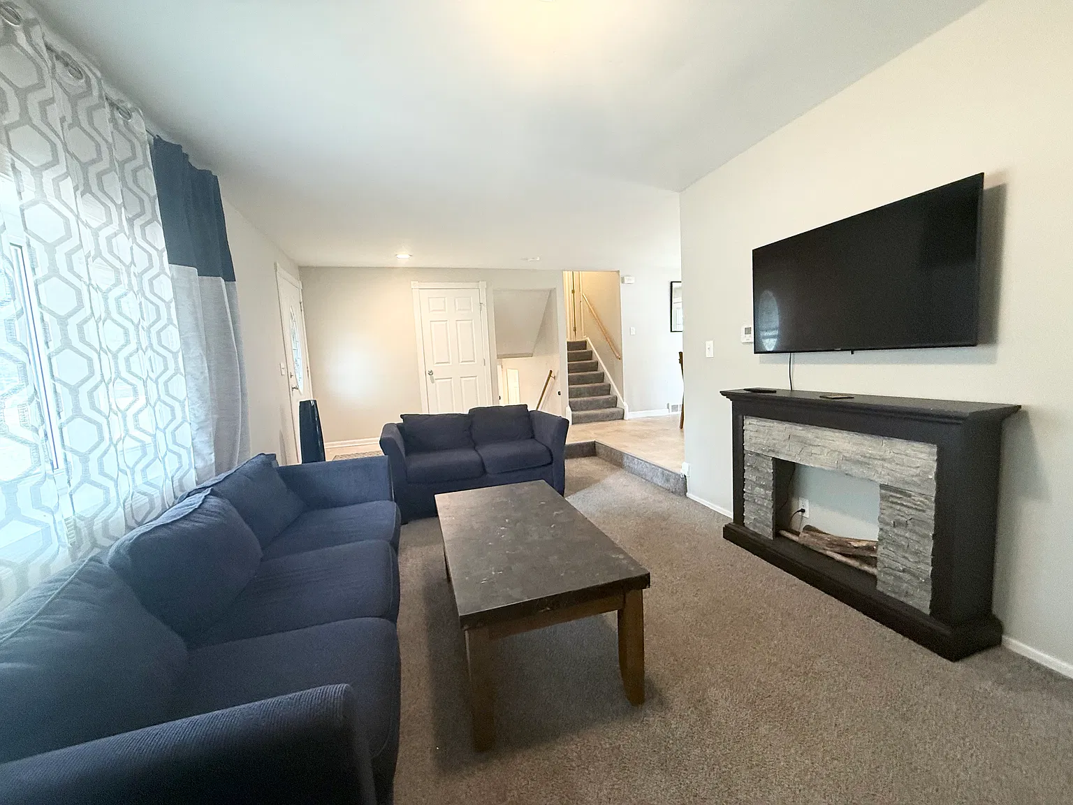 5 bed, 1696 sqft, $3,500 — Photo 4