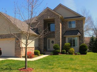 23003 Waterview Dr, New Boston, MI 48164