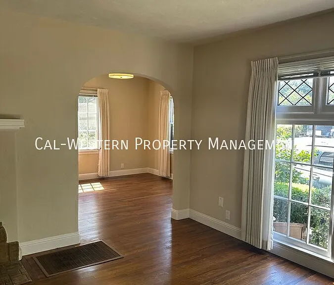 1385 Newport Ave — Photo 6