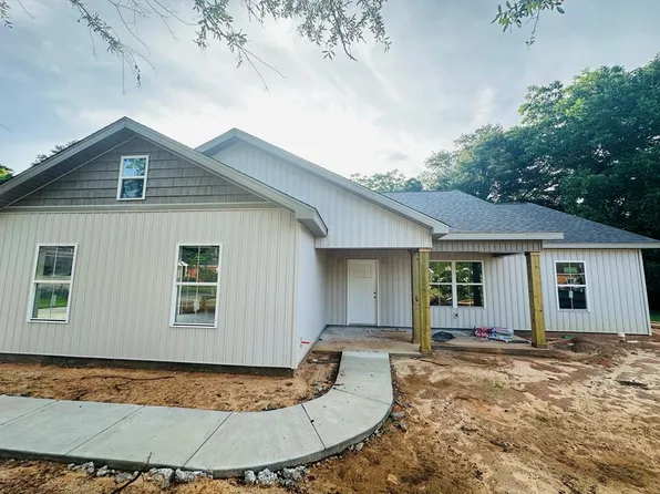 135 Rosewood Dr, Dothan, AL 36301