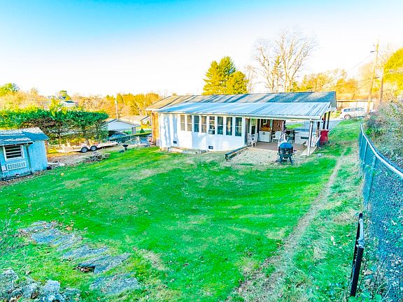 3rd image of 1416 Meadowbrook Dr