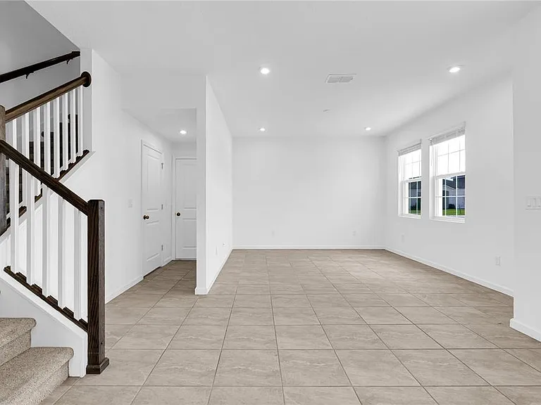 1100 Lakeshore Breeze Pl — Photo 6
