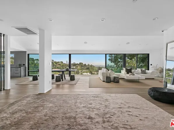 11010 Chalon Rd, Los Angeles, CA 90077