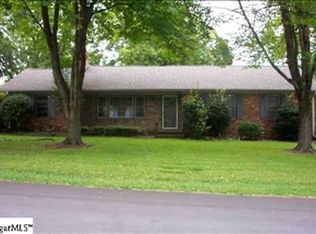 201 Thornwood Dr, Taylors, SC 29687