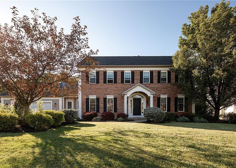 1st image of 8 Hedge Wood Ln