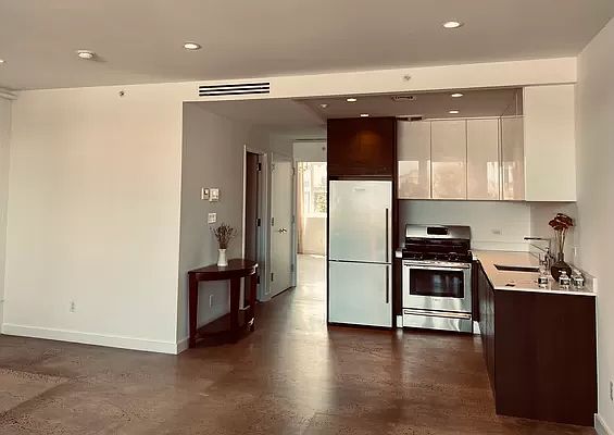 5th image of 834 Sterling Pl #506