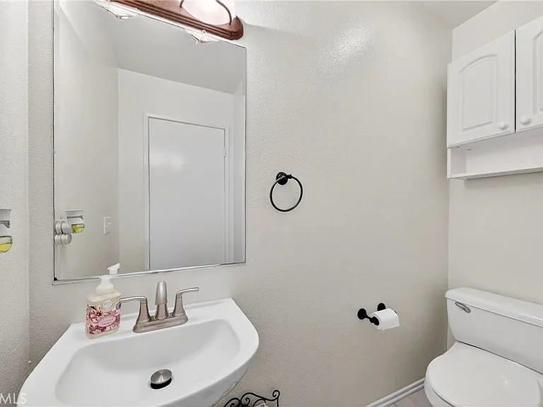 32 Carlsbad Ln — Photo 19