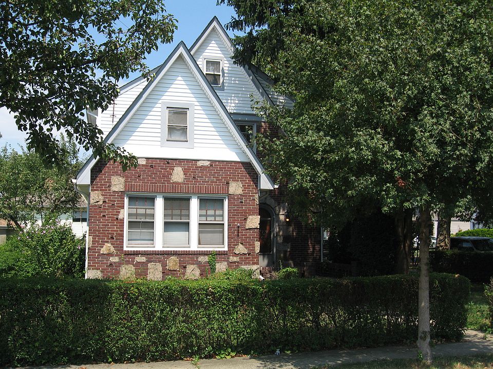1st image of 432 1st St