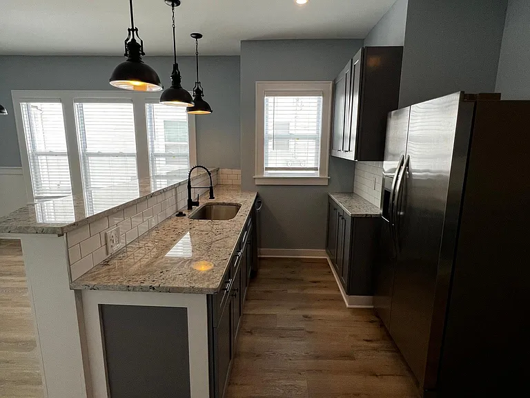1682 Glenmont Rd — Photo 3
