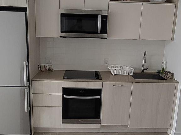 3rd image of 135 Lower Sherbourne St #1574