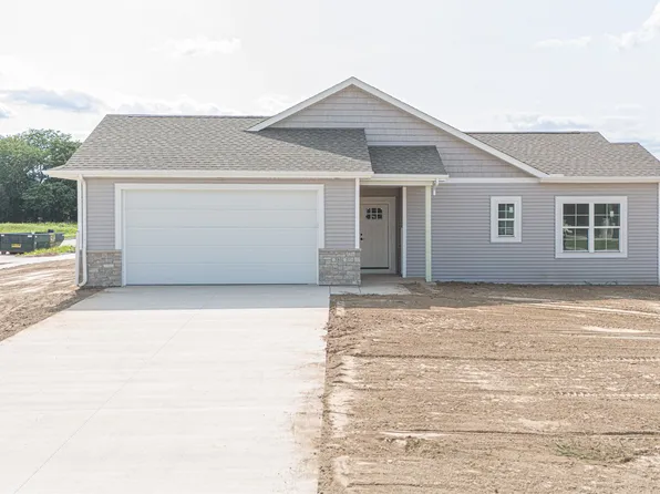 3801 N Woodbury Ln, Janesville, WI 53545