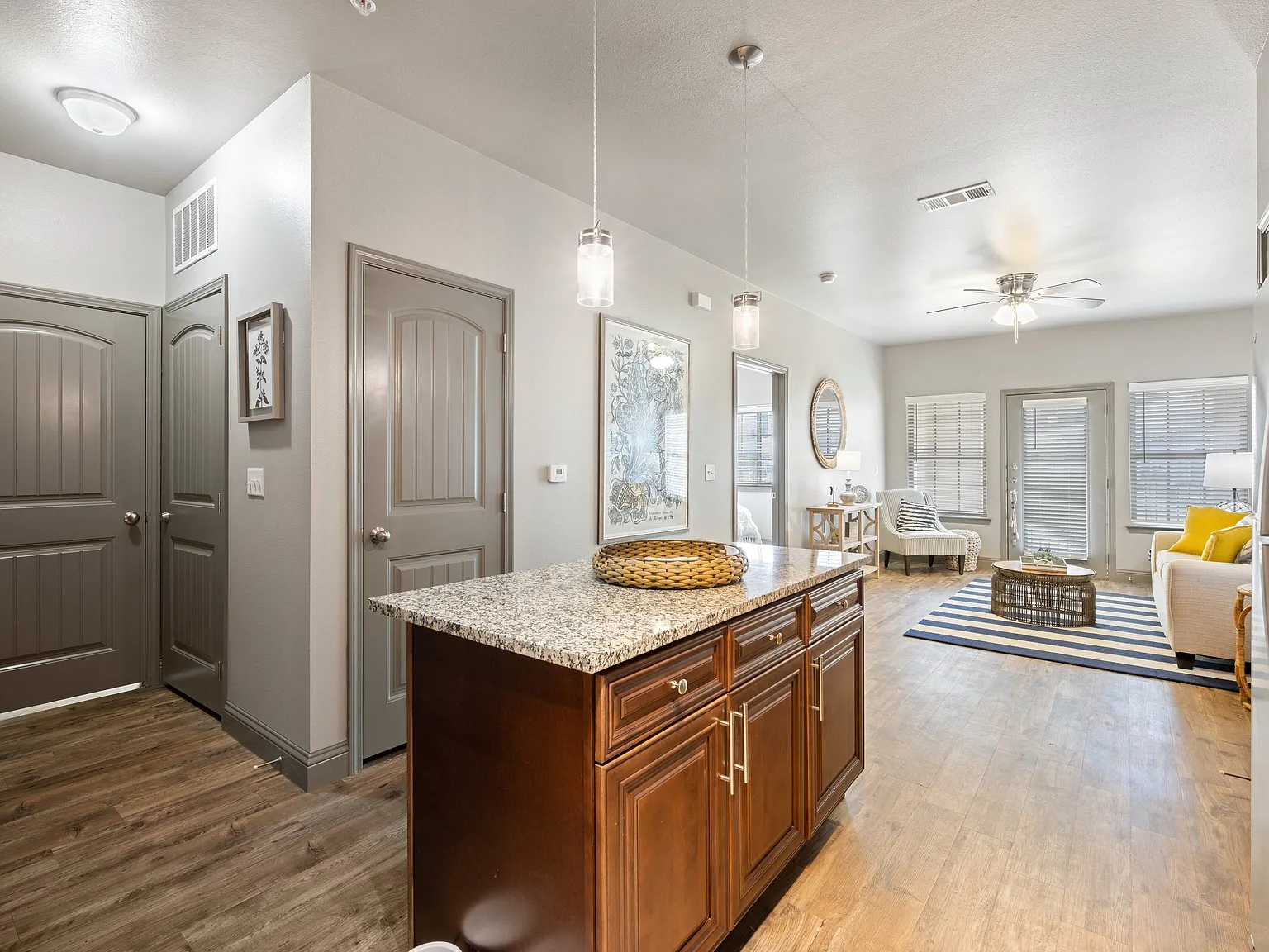Lake Villas Apartments — Photo 4