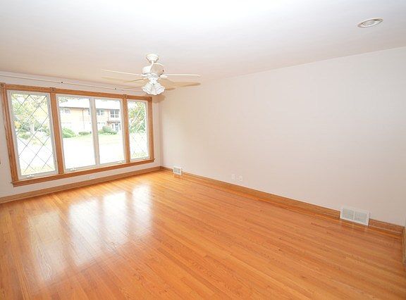 2nd image of 1412 Balmoral Ave