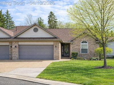 2260 Meadow Brook Ct, Walled Lake, MI, 48390