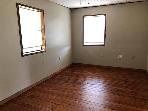 3rd image of 10168 W Camp St
