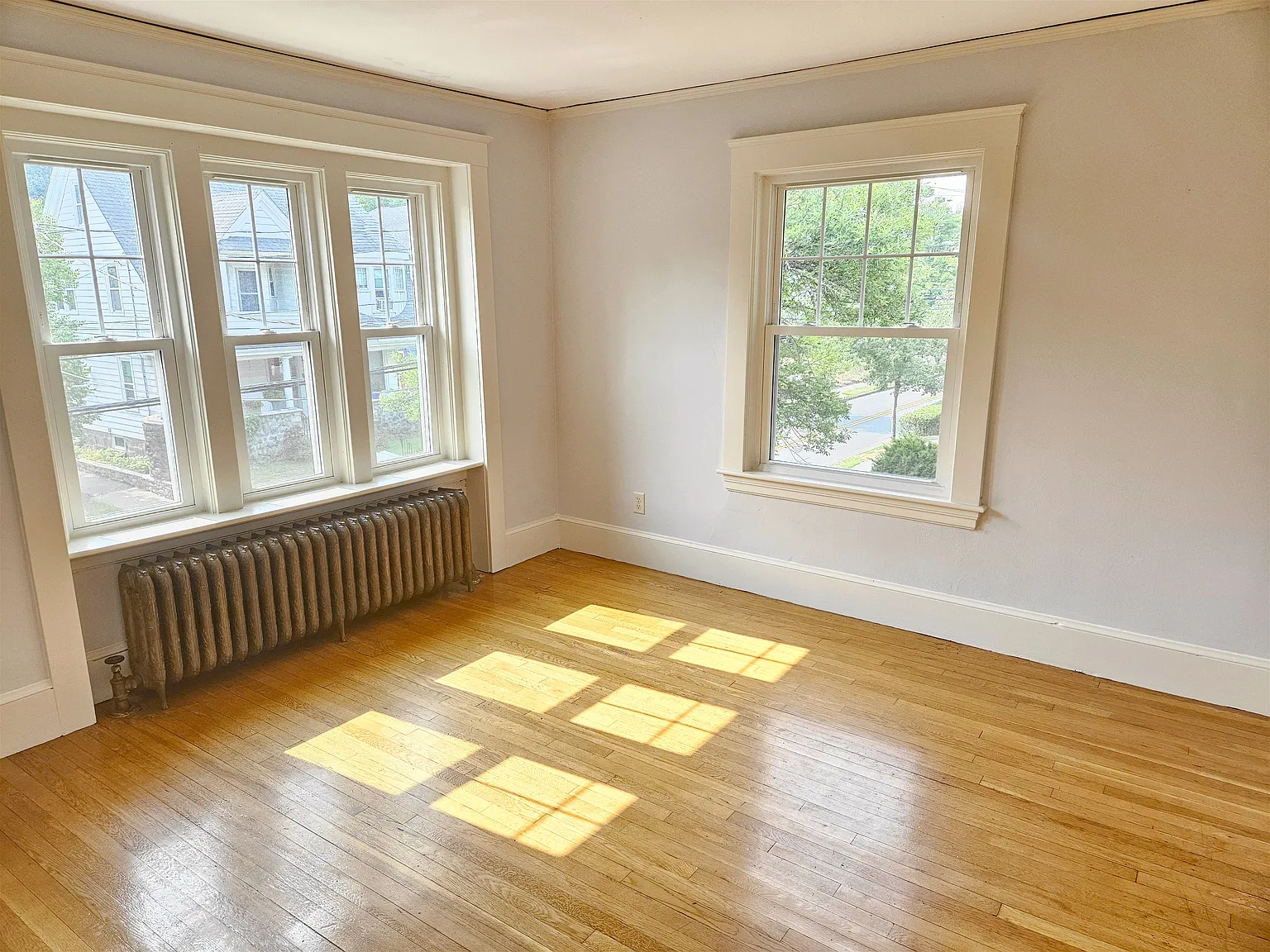 3 bed, 1300 sqft, $3,000 — Photo 2
