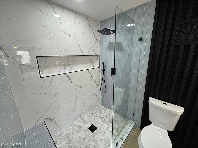 8464 Blue Island Ave — Photo 34