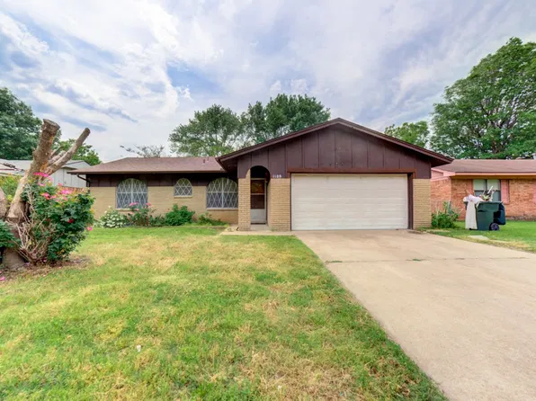 1109 W 14th Pl, Claremore, OK 74017