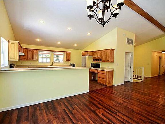 4th image of 16914 Pinewoods Dr