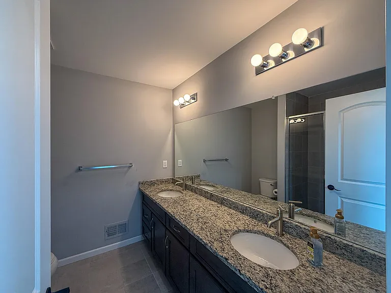 4861 Ludlow Ln — Photo 15