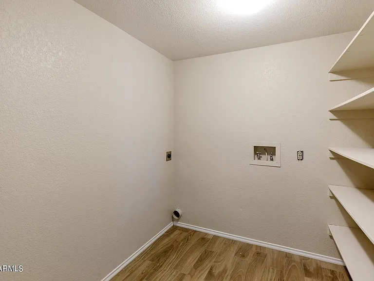 3468 E Hearn Rd — Photo 16