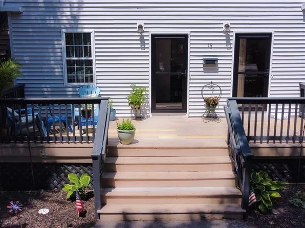 16 Jennison Rd, Warwick, RI 02889