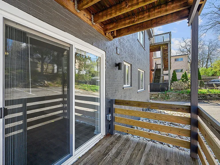 2557 Hackberry St #6 — Photo 12