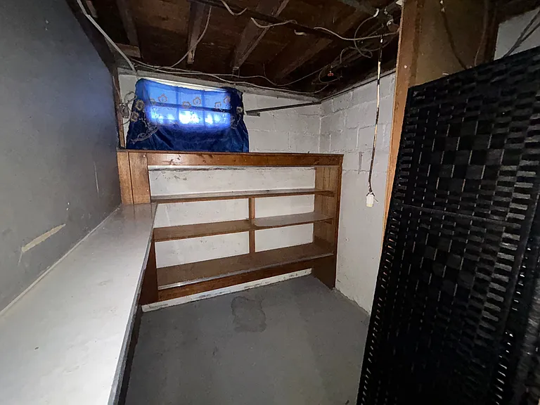 77 Wise Ave — Photo 11