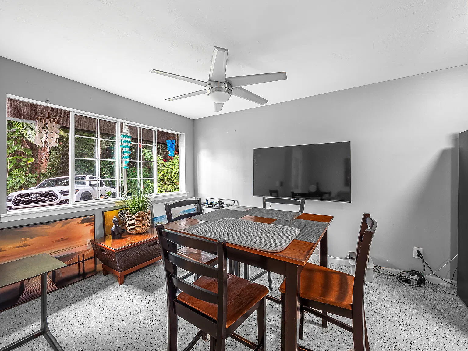 2 bed, 1000 sqft, $2,110 — Photo 2