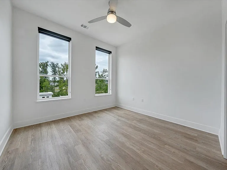 Luxe 360 on Centerpointe — Photo 18