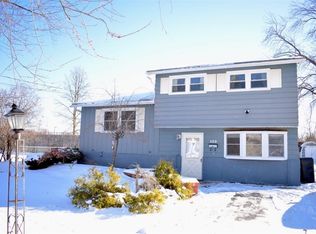 122 Daniel Dr, Liverpool, NY 13088