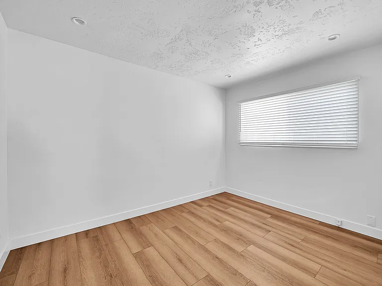 1024 W Balboa Blvd #C — Photo 8
