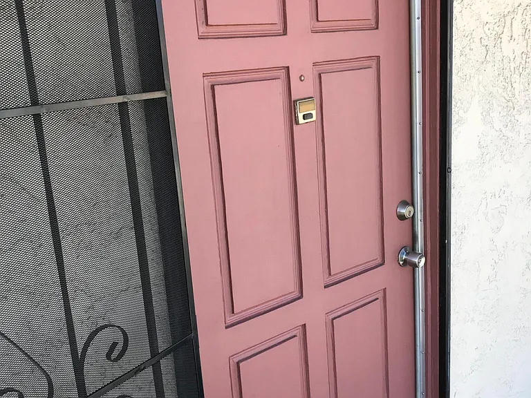 919 E Windsor Rd #6 — Photo 1