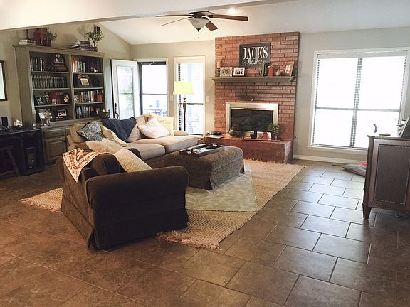 3rd image of 1505 Lakeview Dr