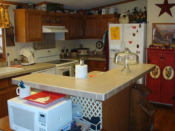 5th image of 258 Seven Oaks Ln