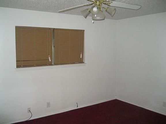 5th image of 202 N Wisteria St