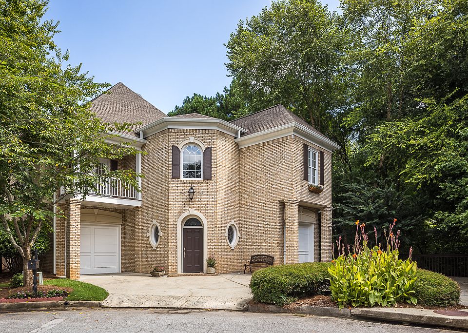 Private culdesac home
