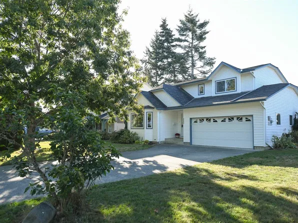 2233 Bolt Ave, Comox, BC V9M 3Y2