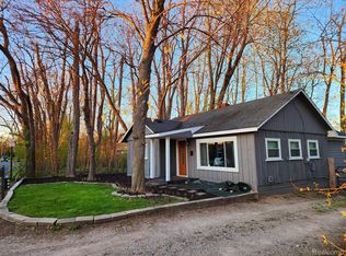 504 E Shore Dr, Whitmore Lake, MI
