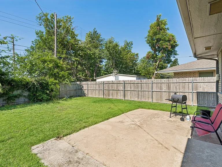 4104 NW 59th St — Photo 45