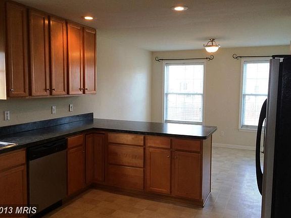 2nd image of 142 Mansfield St
