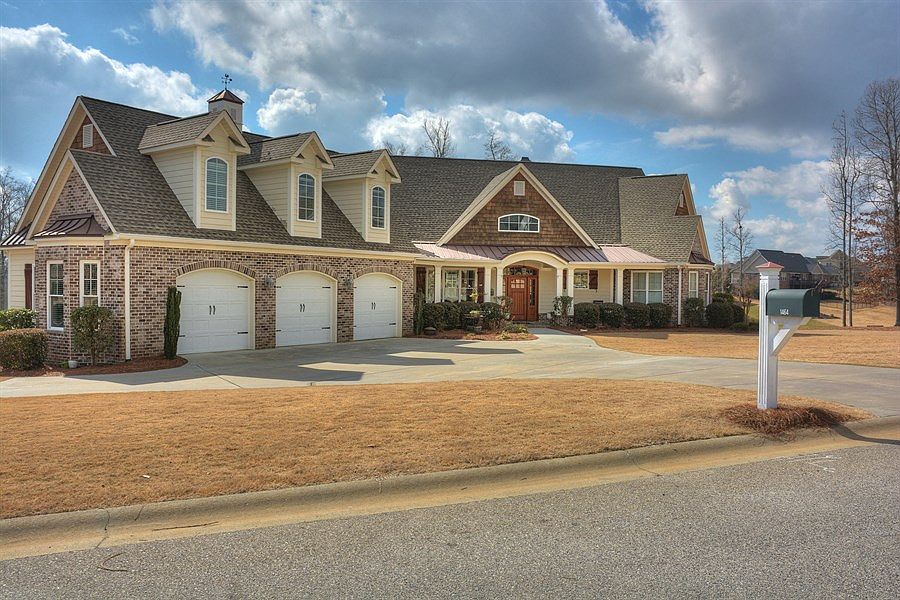 2nd image of 1464 Knob Hill Cir